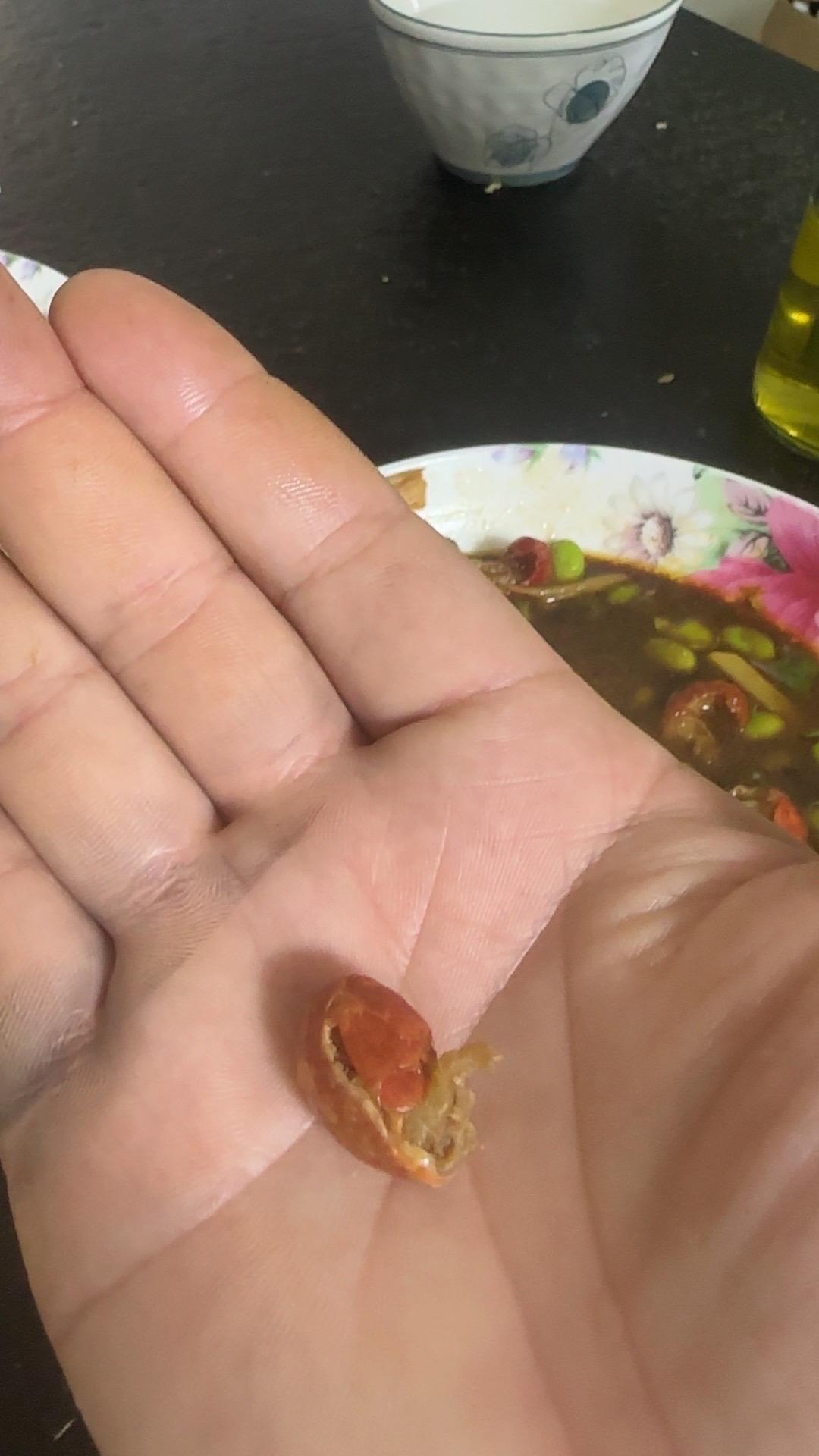 与卖的严重不符,欺骗消费者者,拿大的给你看,拿到手一点点大,黑店,建议大家不要去买 还说特级大虾尾,就这……#我在抖音买买买