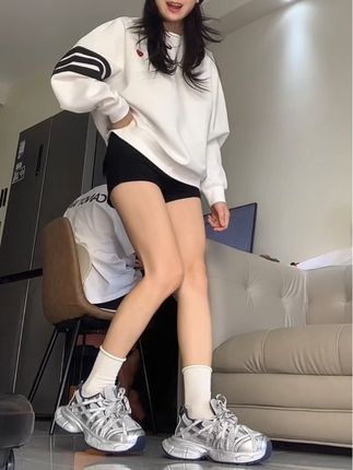 不管是款式还是脚感和我在店里看的两三百的一模一样