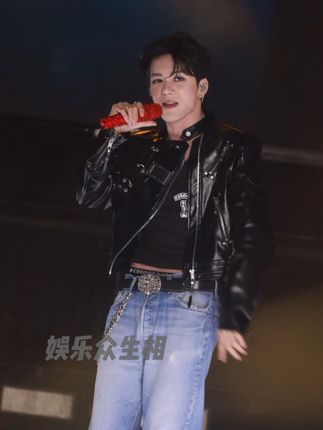 #曾舜晞 《处处吻》舞台直拍~这个烟熏妆造型如何#泸州老窖银河左岸音乐节 #银河左岸音乐节