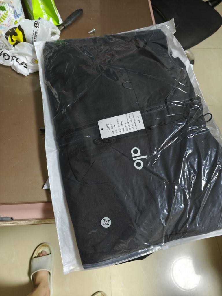 发布哦速度还可以, 抖音优惠蛮好, 性价比很好。 冲锋衣材料款式都不错, 大小也合适。 先放着,天气热还没有时间穿。#我在抖音买买买