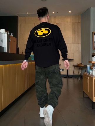 工装迷彩绿色 搭配黑色上衣 很帅 早秋穿搭#帅气穿搭 #工装裤穿搭 #休闲百搭