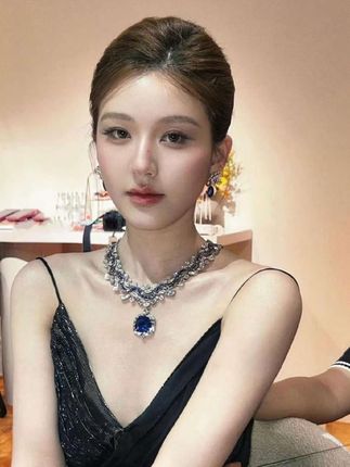 不愧是露思宝宝推荐的宝藏假睫毛!贴上自带清冷感,美美的很安心#赵露思#假睫毛#美妆 #赵露思同款 #分享妆容 #假睫毛