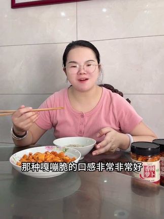 早上起床来上一碗婆婆煮的绿豆粥配上爽脆的萝卜干,真的太开胃了,幸福真的很简单!婆婆说,夏天胃口不好,让我多整点这种开胃小菜!她爱吃,我必须常备#好吃到停不下来 #爱在一日三餐里自己动手丰衣足食 #萝卜干