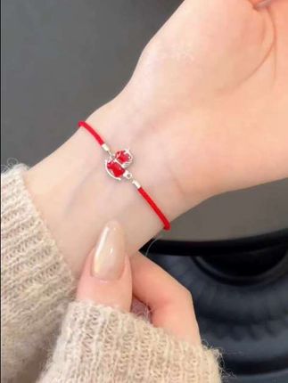 手链赛道文案素材 - 红绳手链上手太显白啦精致小巧设计超百搭 戴上就是行走的好运Buff日常搭配绝绝子#手链 #红绳手链 #礼物#时尚饰品 #美出高级感 - 无瑕饰品作品