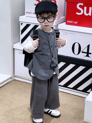 长大后他会不会记得 我和他最好的这三年 他最爱我的三年啊 以前一直不能理解 为什么说新生命的诞生会让父母人生更完整 到了我自己 我才慢慢明白其中的含义 我们在三岁前的记忆几乎是空白的 陪伴他成长 就像是弥补了我们前三年空白的人生 “你丢失了三年的记忆 在你有了孩子以后就找到了”#骗你生儿子 #我的男孩 #陪你长大 #萌娃穿搭 #秋款上新中