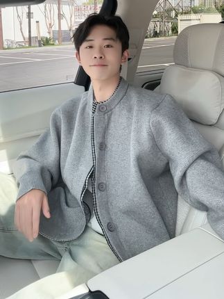 秋天这样穿 出门包帅!#男生穿搭 #阳光男孩 #针织毛衣 #假两件毛衣 #男女同款