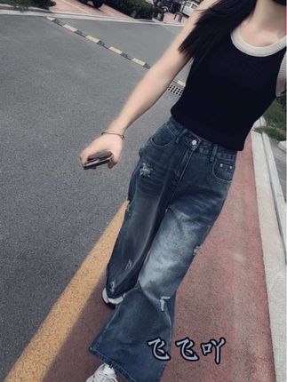 有些事真的没必要去追问,回头看看每个细节都是答案,控制好自己的情绪,不仅是为了尊重别人,也是为了保护自己,别期望,也不要盼望,更别指望,就不会有失望...#显高显瘦显腿长#破洞牛仔裤 #显瘦穿搭