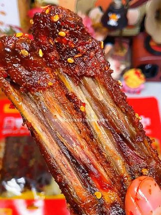 家人们, 这个鸭翅你但凡要是能吃点辣, 这鸭翅真的会打开你新世界的大门。#下酒必备 #生活日常 #爆辣鸭翅 #零食推荐 #强烈推荐