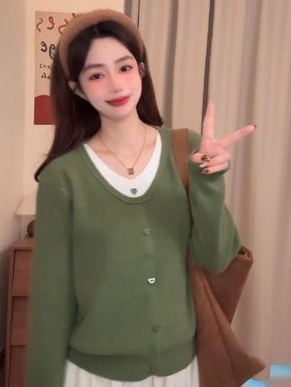 大码女装秋冬法式复古慵懒风绿色假两件毛衣针织衫女宽松显瘦上衣#大码针织衫假两件#假两件针织衫#假两件毛衣#宽松针织上衣#简约穿搭 @DOU+好生意 @DOU+上热门 @DOU+小助手
