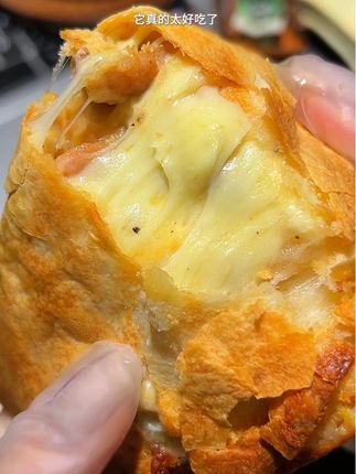 早上不知道吃什么可以试试这个芝士薄饼,真的巨巨好吃!#芝士薄饼 #妈呀太香了 早#早餐吃什么