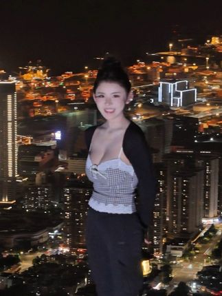 终其一生 人都是在寻找一个一起吃饭 好好说话的人#亚婆地 #城市夜景 #终其一生都是在寻找一起吃饭的人