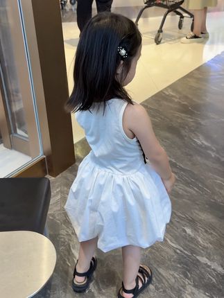 女儿穿上这件运动风连衣裙太洋气太好看了!简约又大气,冰感棉的小料子柔软又舒服,透气不闷太适合夏天了#高品质童装 #运动女孩 #运动风穿搭 #女童连衣裙 #夏季穿搭