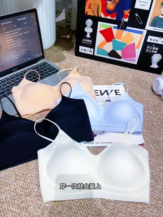 姐妹们,这才是天热穿的内衣,夏天穿衣显瘦的秘诀就是它#草本初色细肩带内衣 #草本初色内衣 #舒适文胸 #贴身衣物 #文胸