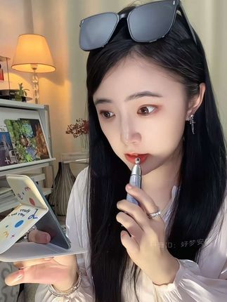 又好闻又自带颜色滋润,还便宜!#唇膏 #唇部精华 #唇釉 #仙女必备 #秋冬必备