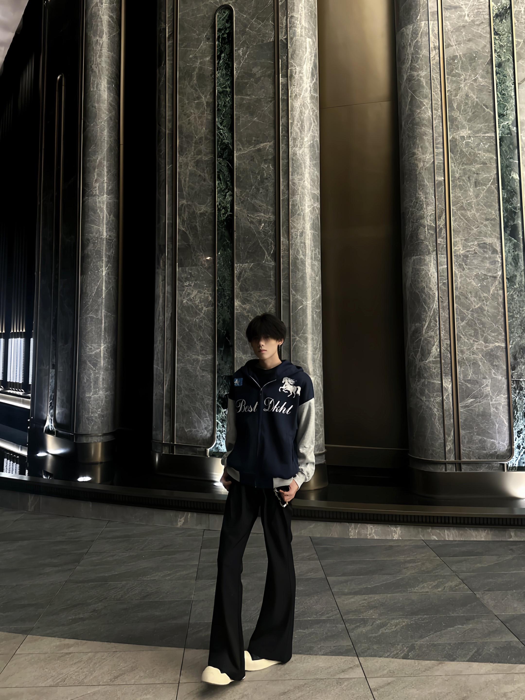 我他妈不是温水 别等我冷的时候想起找我升温 #ootd #zlayco微喇西裤