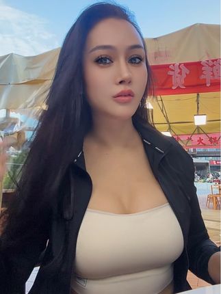 不比较身高因为大家都只有一米多高,不纠结年纪,因为大家都难破百岁,不攀比财富,因为谁都带不走,时间扑面而来,我们终将释怀。