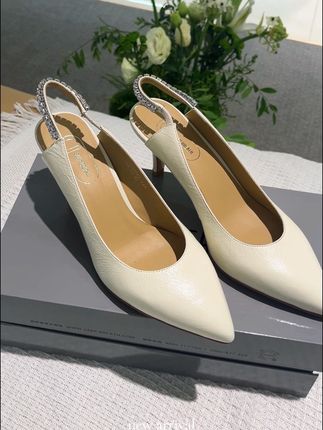 可爱在性感面前不值一提#好鞋推荐 #好穿不累脚 #尖头细跟单鞋#高跟单鞋