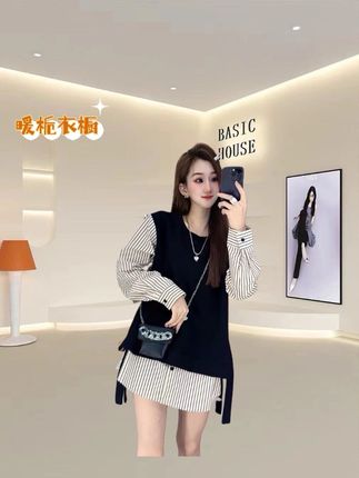 假两件卫衣,姐妹们,这个卫衣真的很好看,它是一个圆领的,然后袖子是松紧的。#时尚减龄穿搭 #遮肉显瘦 #谁穿谁好看 #爆款热卖中 #今天穿什么