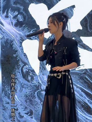 喜欢悠悠这个发型,漂亮#优雅气质 #阿悠悠 #国风古韵