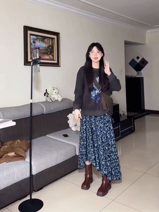 早秋新款设计套头宽松卫衣复古深灰色不规则碎花吊带裙套装Y3392#谁穿谁好看 #面料柔软舒适 #慵懒风#早秋穿搭 #秋季穿搭