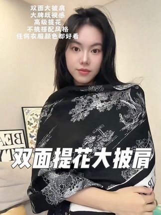 天气降温了,披肩,围巾,外套,盖毯随意切换,旅游拍照特别出片#披肩#围巾#秋冬穿搭#围巾系法#披肩外套