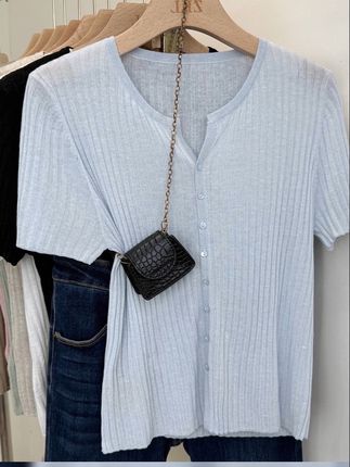 186 夏季新款天丝亚麻百搭显瘦竖坑条扣子可打开针织衫#高级感穿搭 #今日穿搭 #女装 #实体店女装 #穿出高级感