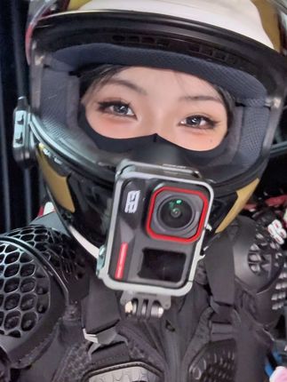 还能再坐一个人 和我一起吗 #2025摩博会 #影石Insta360 #acepro2运动相机#机车 #桃子呢
