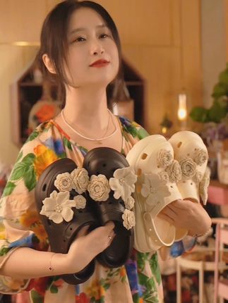 泡芙 #洞洞鞋 女款云朵花束花朵骨白色防滑防臭轻唯美少女心 #沙滩拖鞋#夏季凉拖 #新鞋到了 #好鞋推荐