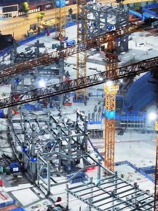 深夜的重庆两江新区,赛力斯全球研发中心工地灯火通明,建设者挑灯夜战。这座总投资31亿的超级工程,正以火热建设节奏彰显“重庆速度”,为城市科创版图再添硬核力量!#赛力斯#问界#超级工程#城市建设