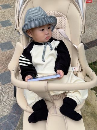一定要生个宝宝啊,把他打扮成自己喜欢的样子😀😀#骗你生儿子 #人类幼崽长成记 #日常遛娃系列 #萌宝潮童穿搭 #婴儿衣服搭配