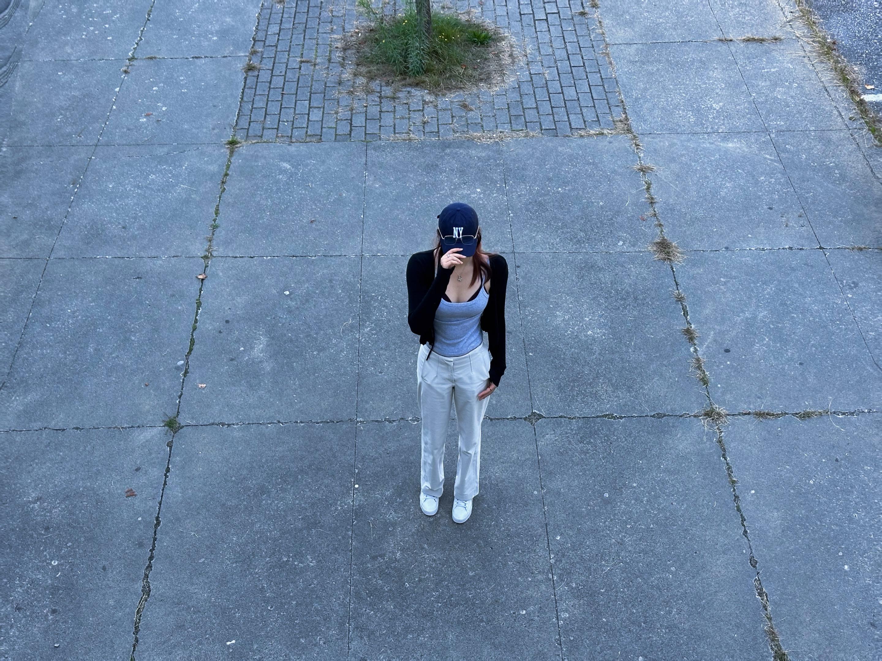 还贤妻扶你凌云志 你看见个女的就想得吃 我扶你去死好不好?#外拍 #硬照 #自由