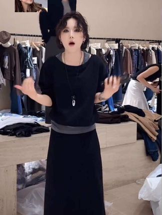 韩系女装设计感黑色假两件斜肩上衣半身长裙宽松显瘦春秋气质套装#早秋贵气感穿搭 #韩系穿搭 #显瘦搭配 #显瘦遮肉#已经在预制国庆穿搭了