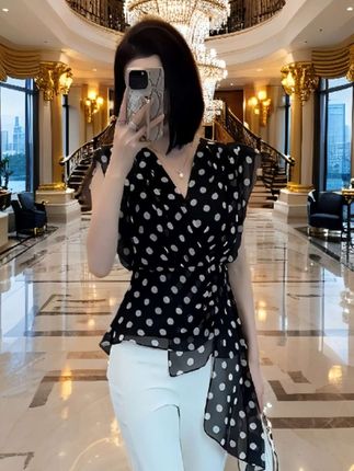 时尚优雅绝美黑色波点v领无袖网纱背心30-40岁品牌上档次女装, ,#波点上衣 #法式穿搭 #显瘦神衣#时尚减龄穿搭 #遮肉显瘦遮肉减龄 #时尚爆款
