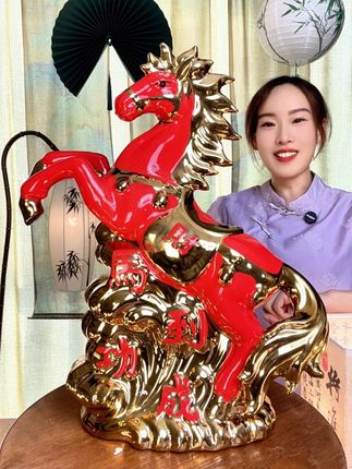 杏花村的美酒,配上景德镇的高端陶瓷,这个寓意真的太好了!马上马年到了,放在家里或者走亲访友都太漂亮了!#杏花村酒 #景德镇陶瓷 #白酒推荐 #中秋送礼佳品 #白酒