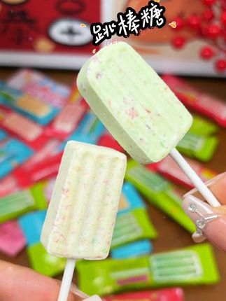 儿童喜爱的零食,跳棒糖造型可爱迷人,奶香浓郁,跳跳糖般口感,给孩子们带来无限乐趣。#太惊喜了 #超喜欢 #跳棒糖#儿童零食#太可爱,迷人了