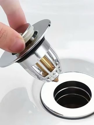 很多人不知道这个脸池塞子可以拔下来换成这种弹跳式的下水器,按下开关就能接水#弹跳下水器 #弹跳芯 #实用好物