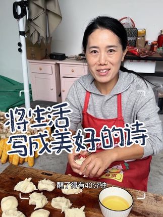 连续下雨不能干活,可是又闲不住,在家炸糖糕、炸带鱼,改善生活#炸糖糕 #做面食 #生活要有生活仪式感