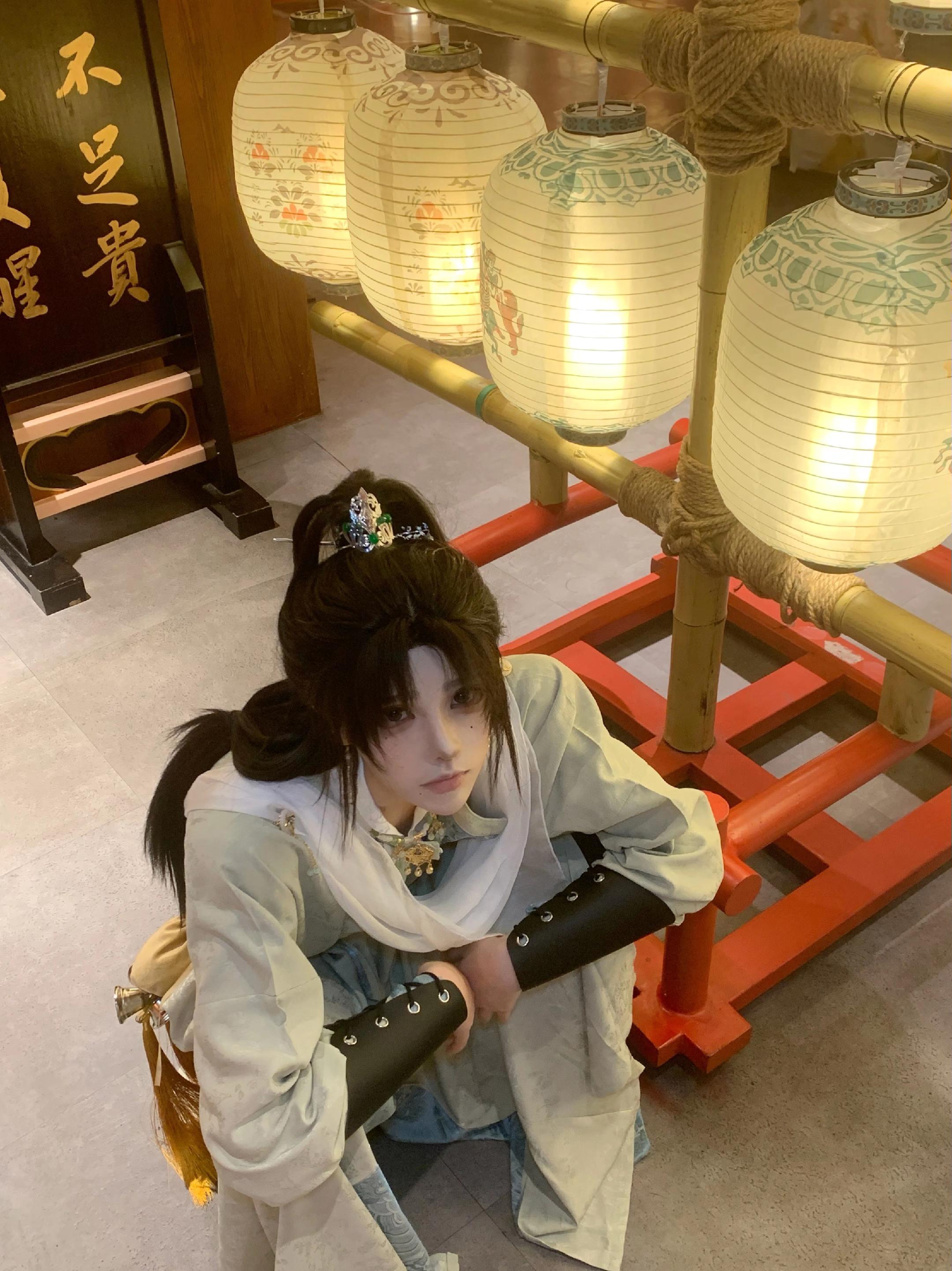 小姐…咱们这灯会还要逛多久啊…?#古风 #少年感
