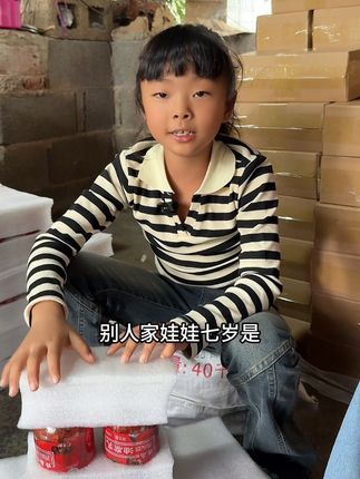 这个小姑娘是有点调皮了,#父女日常 #鸡枞油腐乳