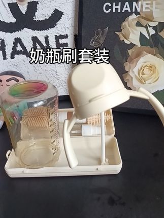 宝宝的奶瓶一定要定期清洗,这种不会藏污纳垢的#便携式奶瓶刷 就很实用,不仅洗得干净,小小一个,爱贝儿奶瓶刷套装带出门也超方便#奶瓶刷 #带娃出门 #母婴好物 #好物推荐🔥