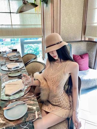 这条裙子真的太美了,特别显身材,很适合约会的时候穿,又纯又欲的感觉,上身非常舒服#辣妹穿搭 #清纯女神 #连衣裙#百搭连衣裙#气质连衣裙