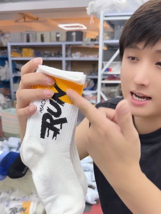 #袜子 #篮球袜 #夏季薄款 #网眼袜 夏天青少年喜欢运动就要穿这一款篮球袜,网眼又透气
