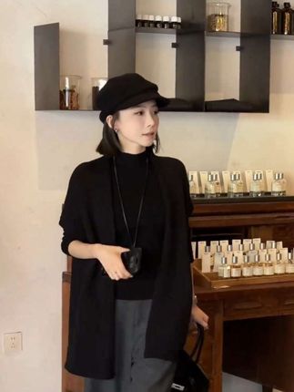 #早秋焦糖色氛围感穿搭 #早秋秀场抄作业告别路人感 #普通人不化妆也能穿出氛围感 #罩衫变好看的一衣多穿思路 #通勤穿搭万能配色公式