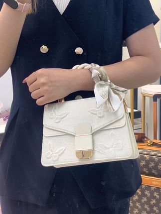 忍不住分享第二次的包包!超级适合上班通勤 #百搭小方包 #包包女斜挎包 #小众包包通勤包 #包包控每天更新 #ootd穿搭