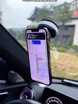 可以吸在粗糙皮质面上的真空吸附支架,不限角度和车型,360度自由调节,吸力强劲不掉落,脏了用水冲洗即可反复使用#车载手机支架 #车载导航支架 #车载支架 #手机支架
