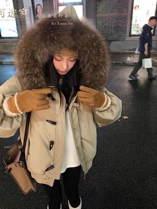 韩系今年流行棉服服女冬季2025新款牛角扣可拆卸毛领防寒服派克外套#韩系穿搭分享#复古风穿搭 #棉服外套推荐#入秋高级感穿搭攻略 #高级感穿搭