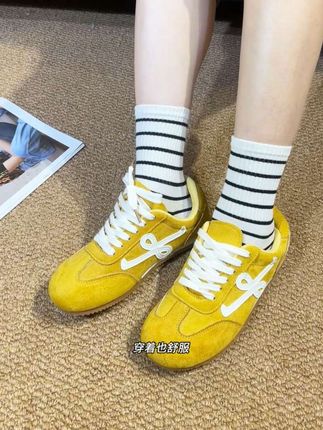 一秒心动,秋冬氛围感条纹袜,百搭不过时,任何风格都能驾驭 #条纹袜 #中筒袜 #秋冬穿搭 #时尚穿搭 #潮袜