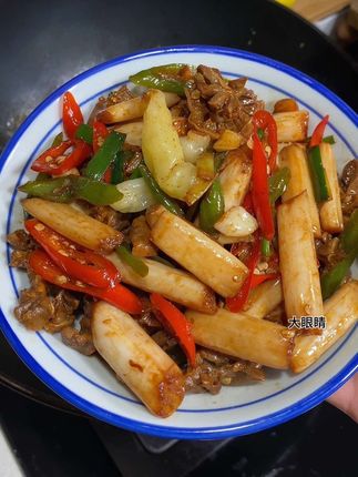 夏天就适合这种酸酸辣辣脆脆嫩嫩的菜肴,泡椒藕带炒鸡杂妥妥的下饭菜#酸辣鸡杂 #藕带 #酸辣泡藕带 #下饭菜 #嘎嘎好吃