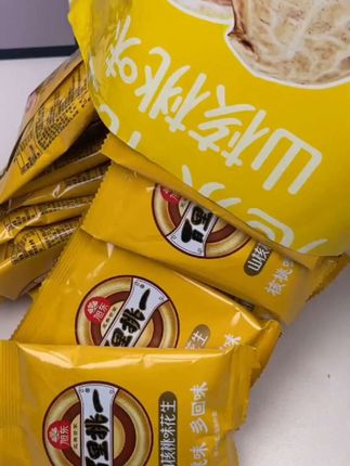 这款山核桃味的花生,香脆可口,追剧时吃超满足!😋🥜   #零食推荐 #追剧小零食