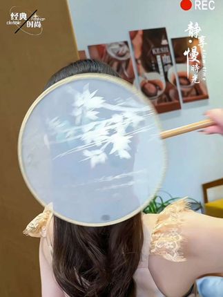 发夹这样扎秒变背影女神#背影的故事 #头饰发饰 #扎发教程 #抓夹用法 #优雅气质